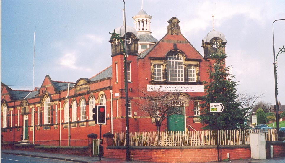 Ashton in Makerfield Library, built 1906. Photo by Alison Wearing 6th December 2006