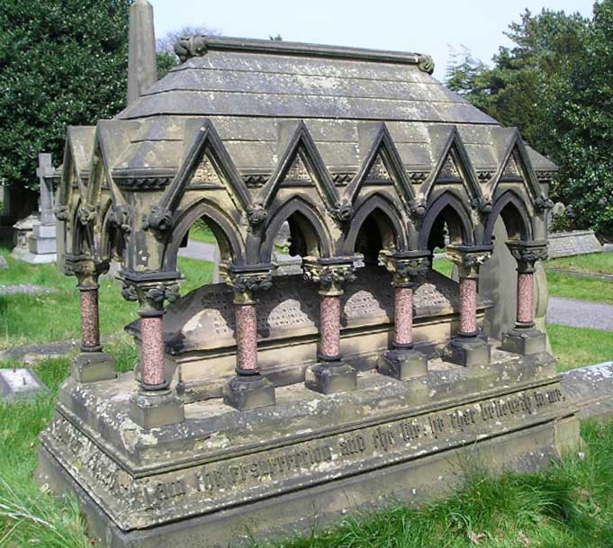The Curwen family sarcophagus where Robert Curwen was buried in Flaybrick Cemetery, Birkenhead. Photo by Linda Pye, 2006
