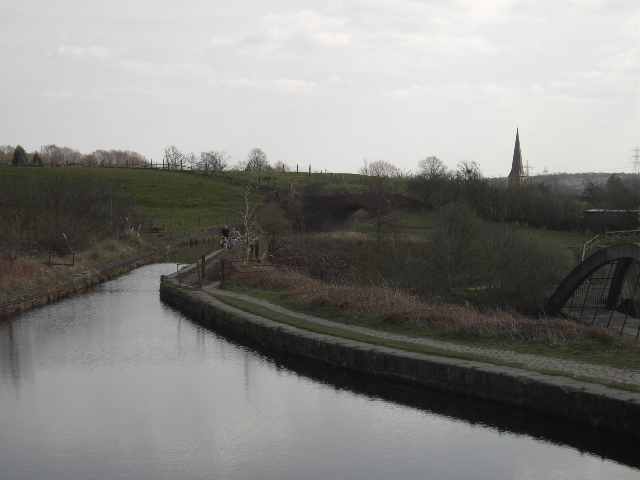 Prestolee aquaduct with Holy Trinity in the background